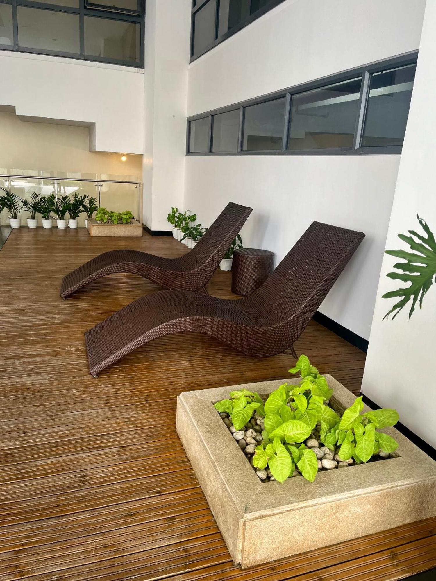 Greenbelt Hamilton Tower 1 San Pedro Makati Exterior foto