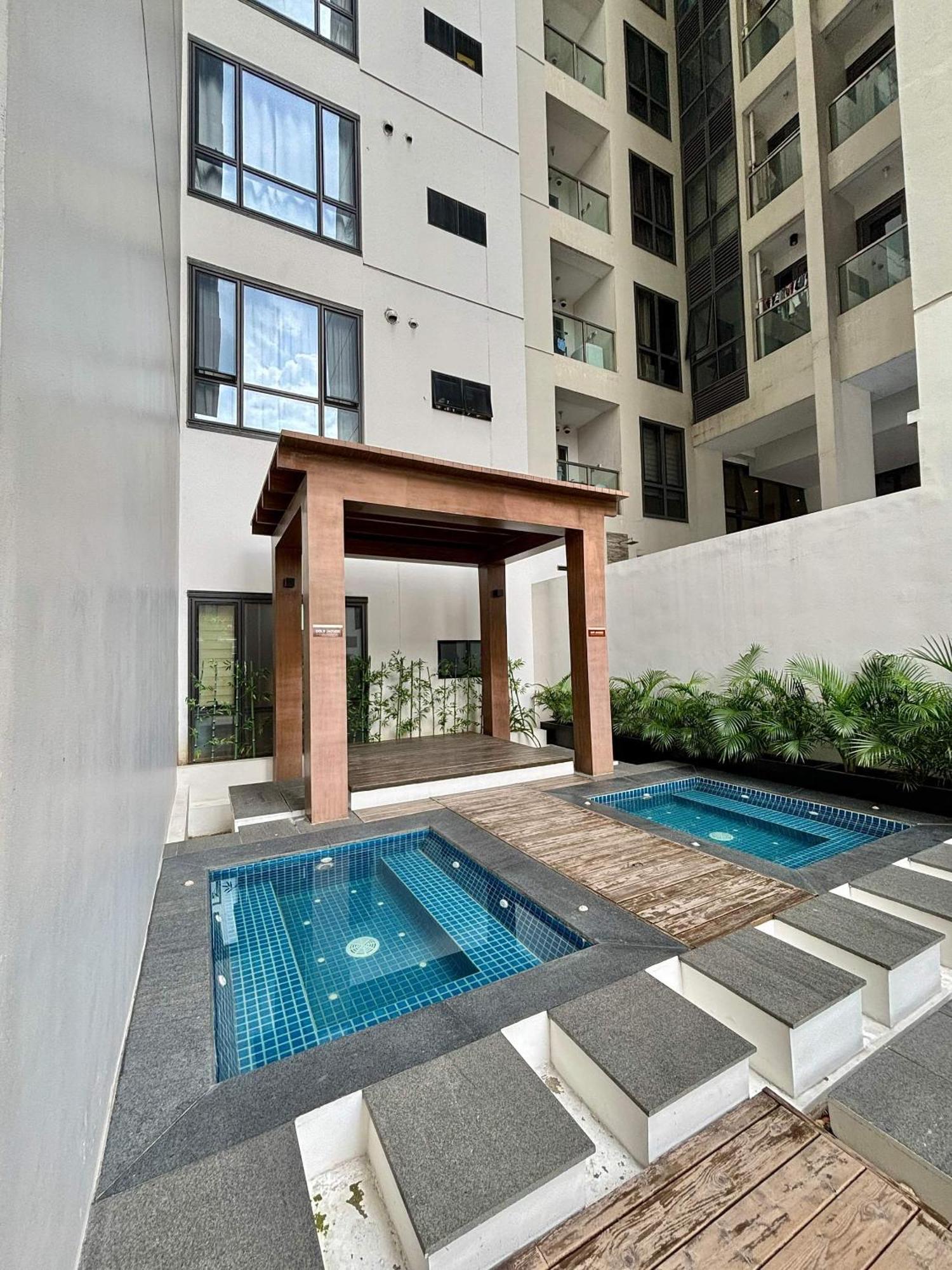Greenbelt Hamilton Tower 1 San Pedro Makati Exterior foto